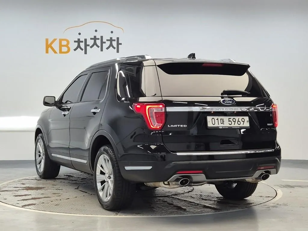 Ford Explorer 2018 photo 2