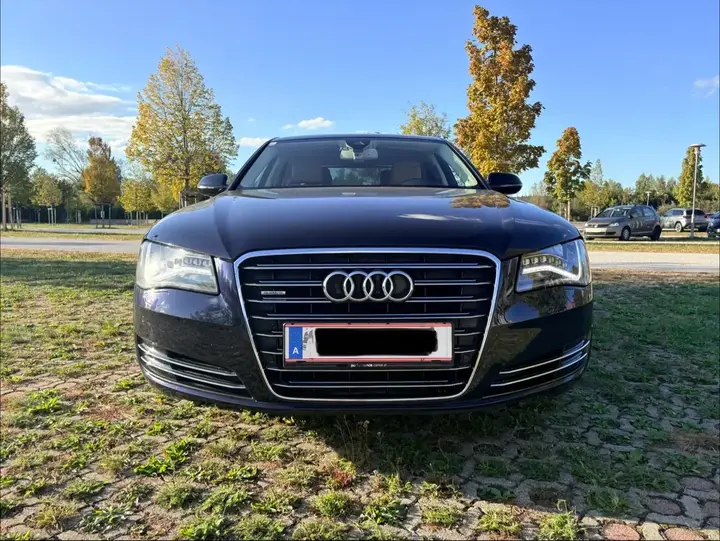 Audi A8 2010 photo 3