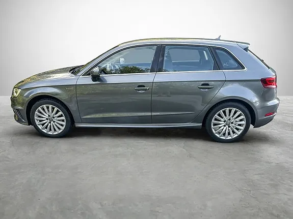 Audi A3 2016 photo 2