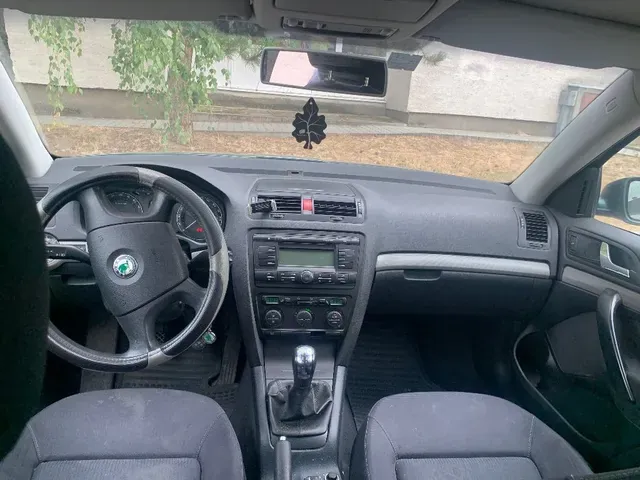 Skoda Octavia 2004 photo 4