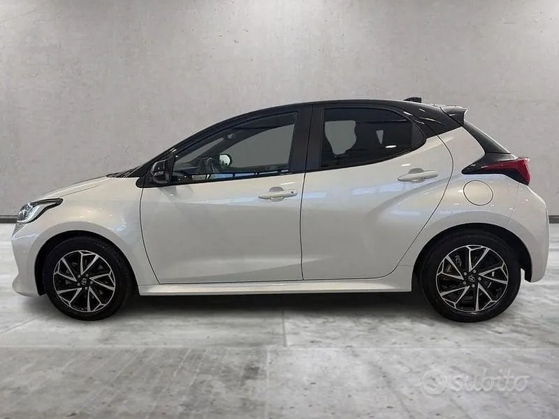 Toyota Yaris 2022 photo 2