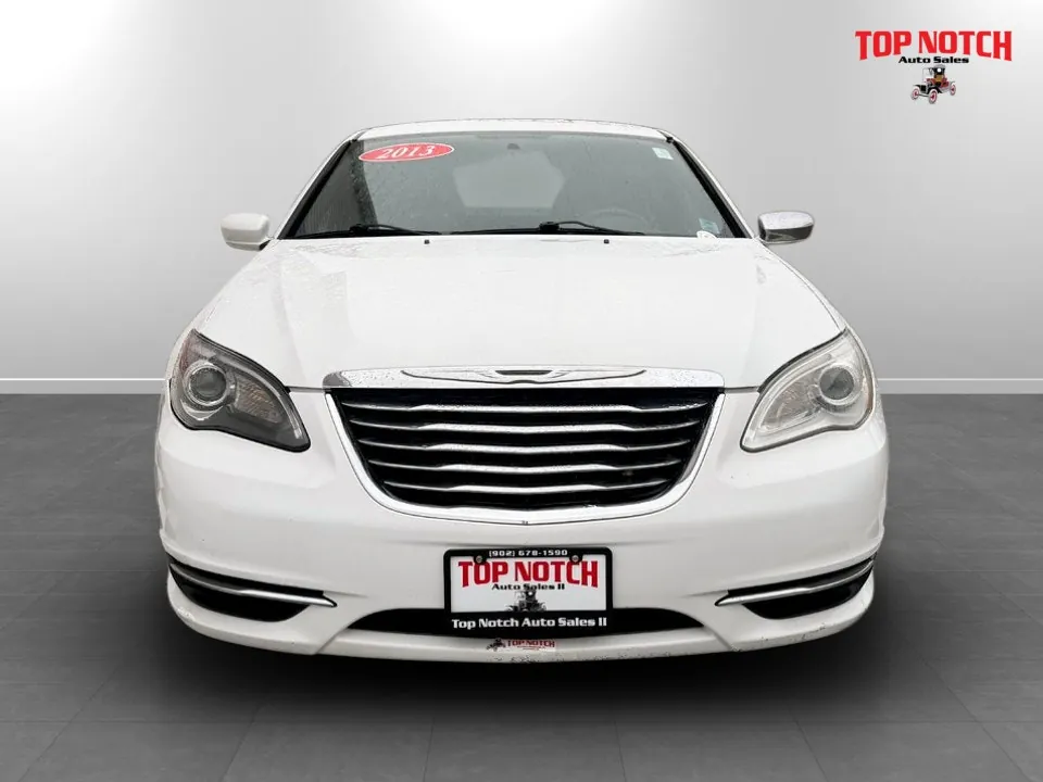 Chrysler 200 2013 photo 2
