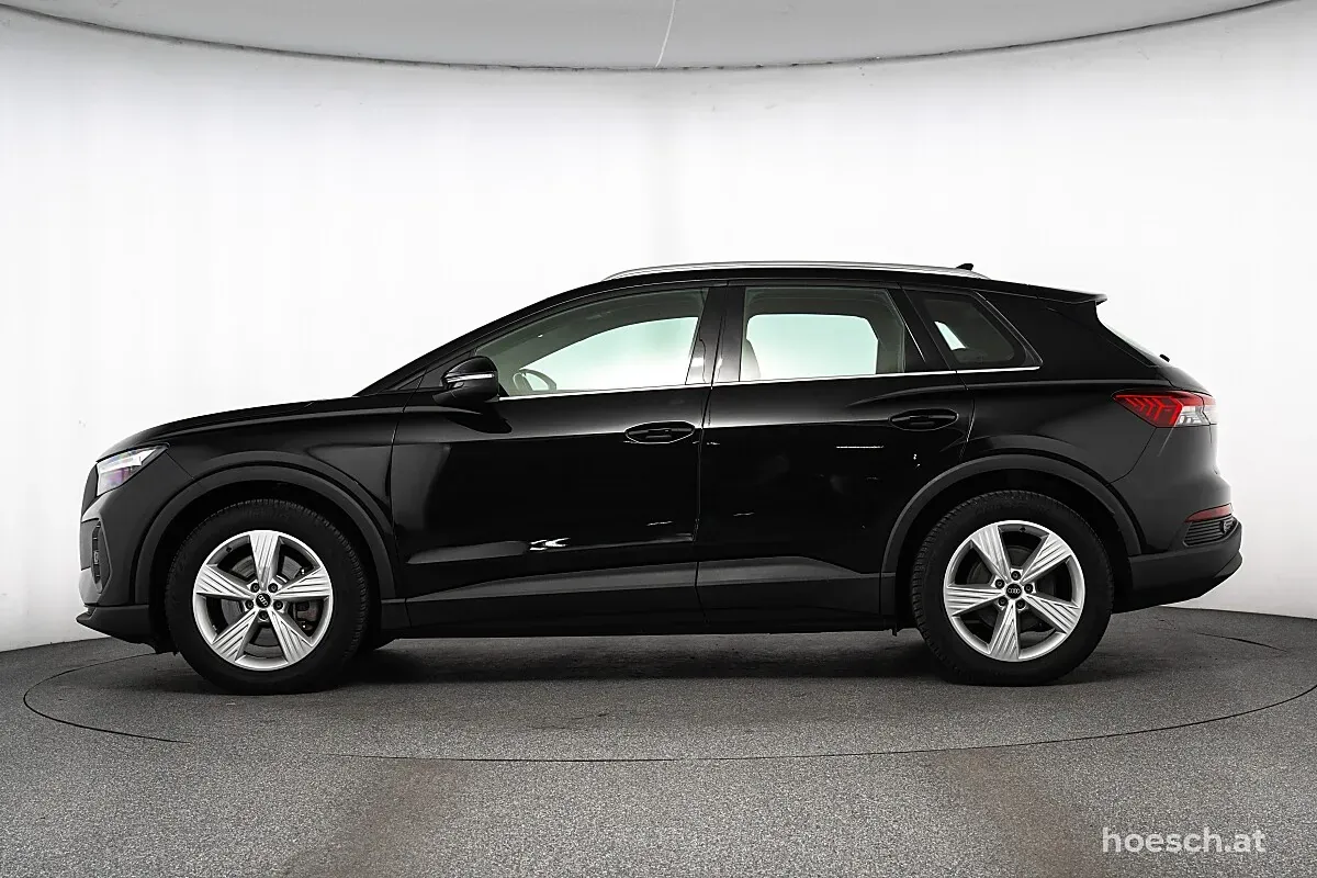 Audi Q4 2022 photo 3