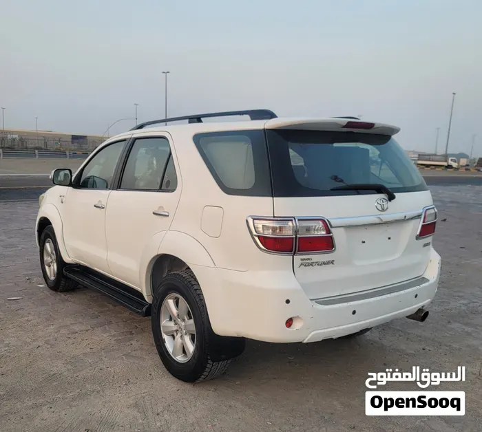 Toyota Fortuner 2011 photo 3
