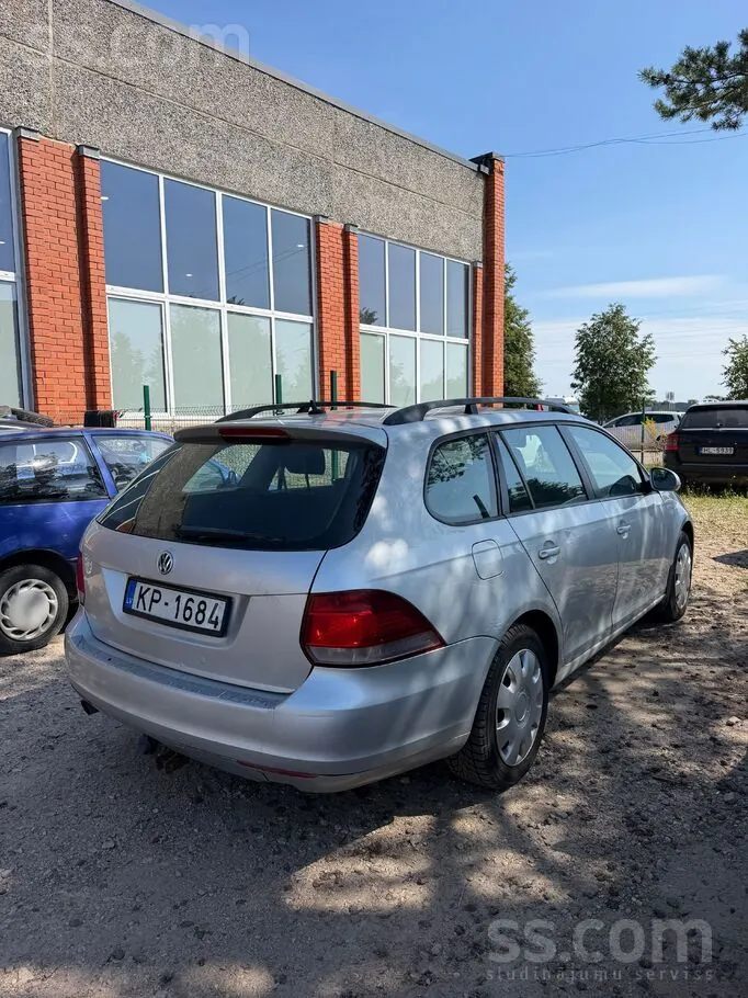 Volkswagen Golf 2010 photo 3
