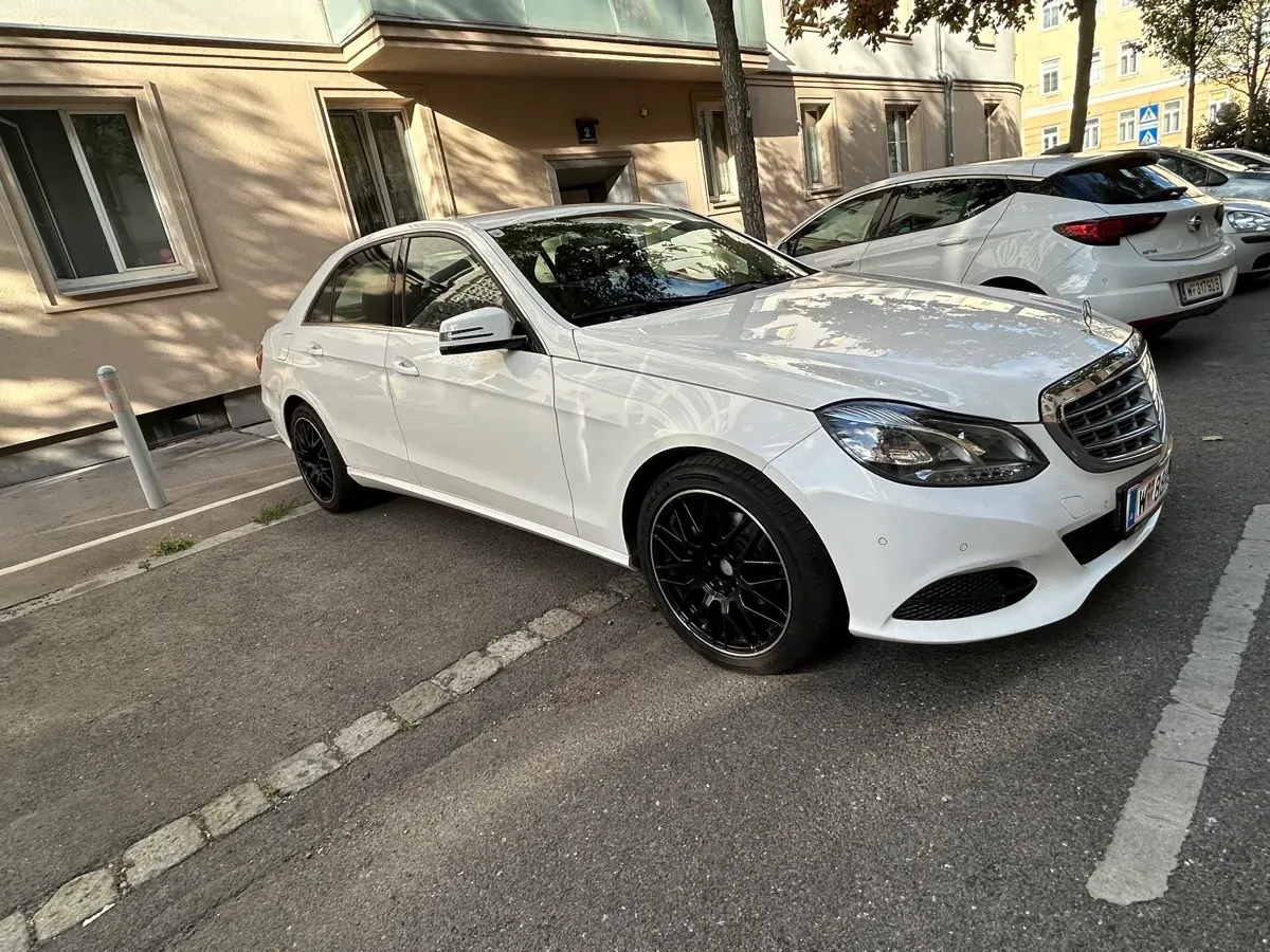 Mercedes-Benz E-Class 2013 photo 2