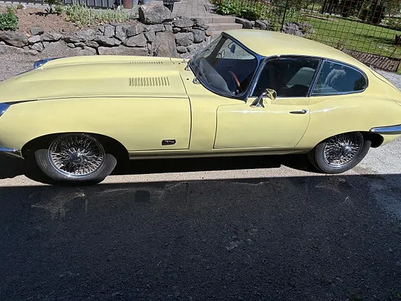Jaguar E-Type 1971 photo 2