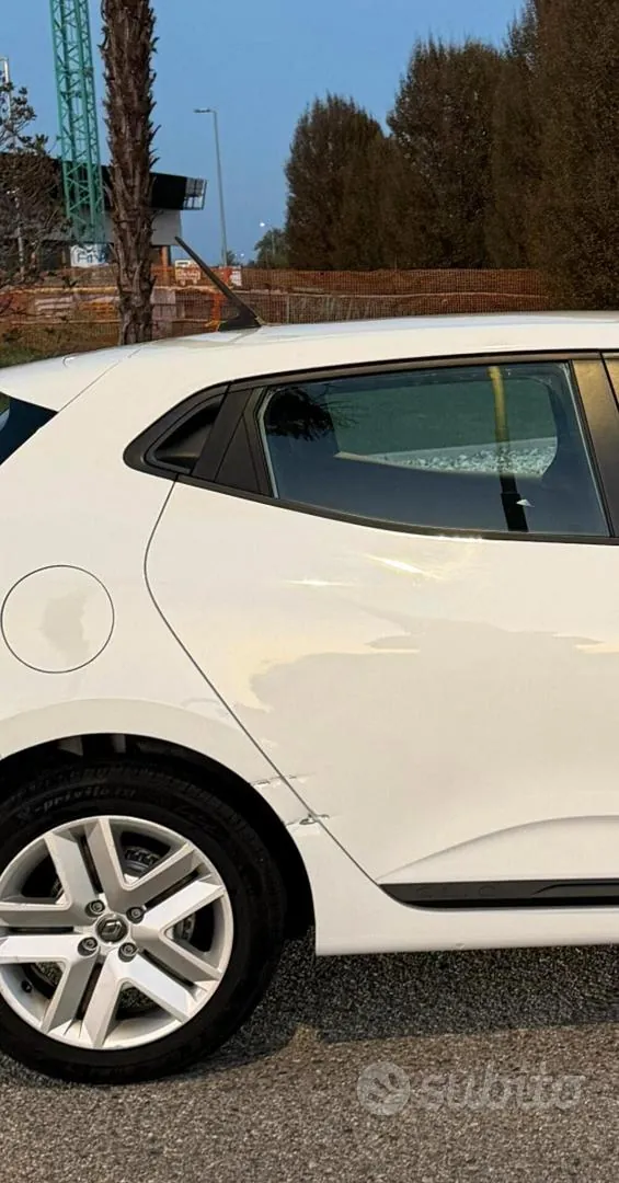 Renault Clio 2022 photo 4
