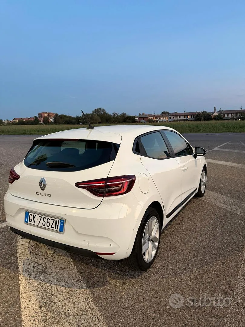 Renault Clio 2022 photo 3
