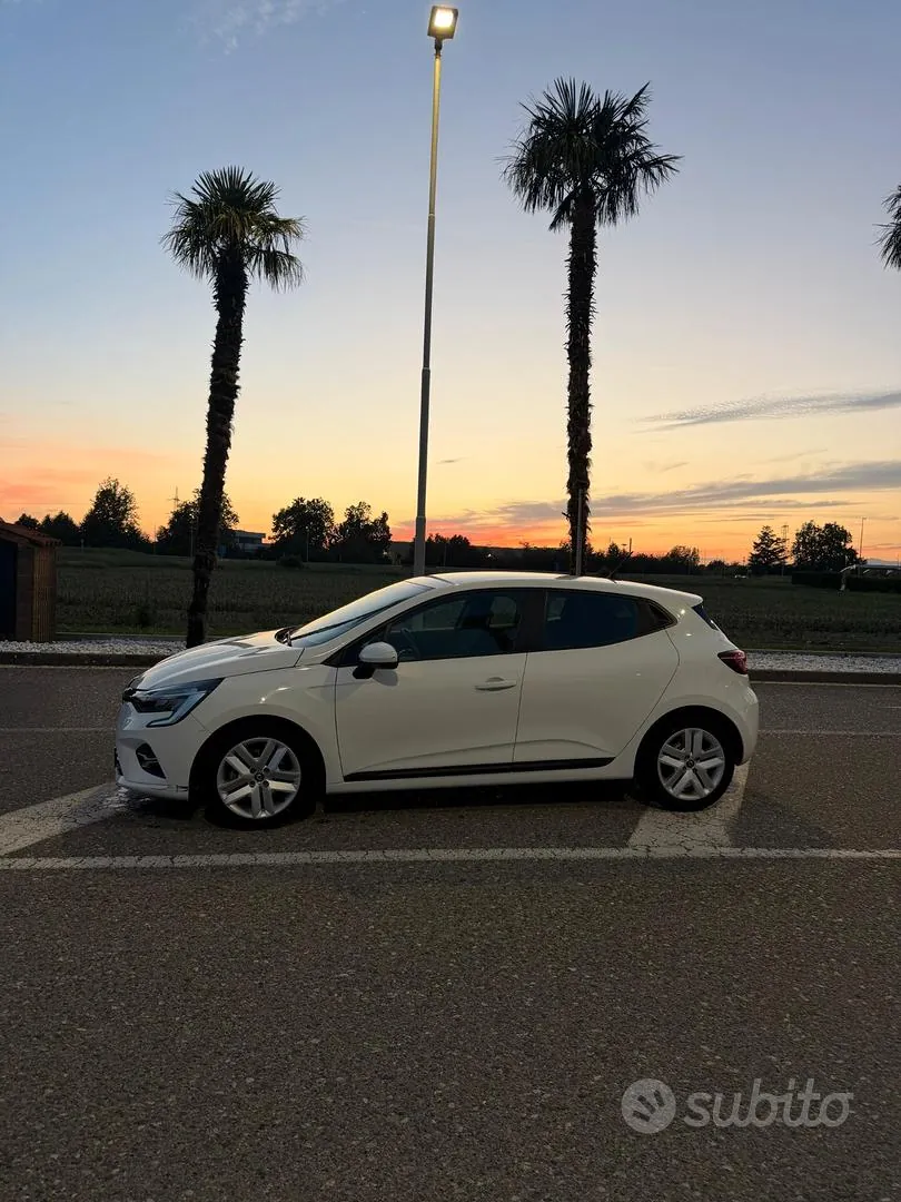 Renault Clio 2022 photo 2