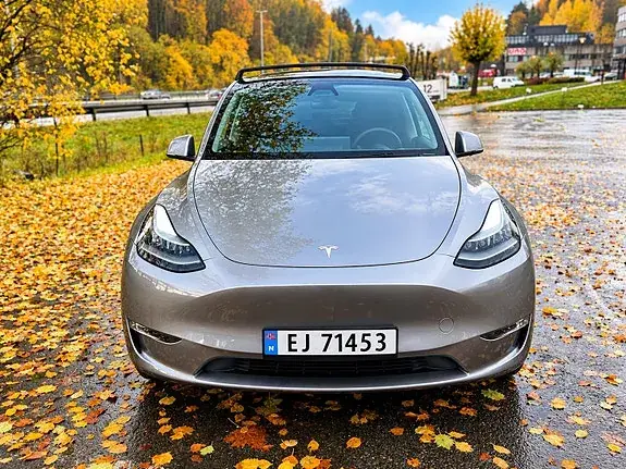 Tesla Model Y 2025 photo 5