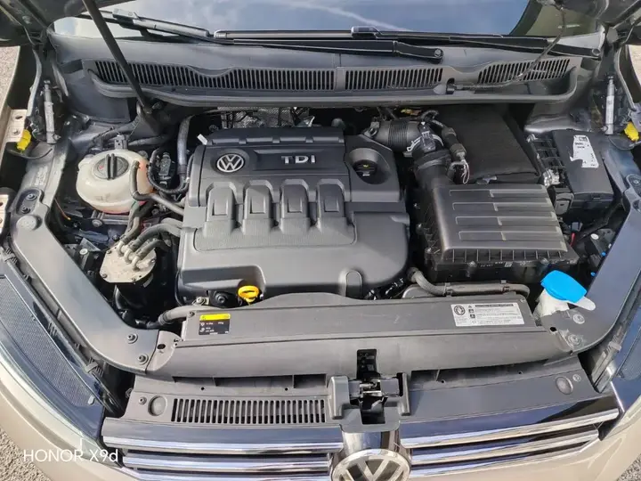 Volkswagen Touran 2016 photo 2