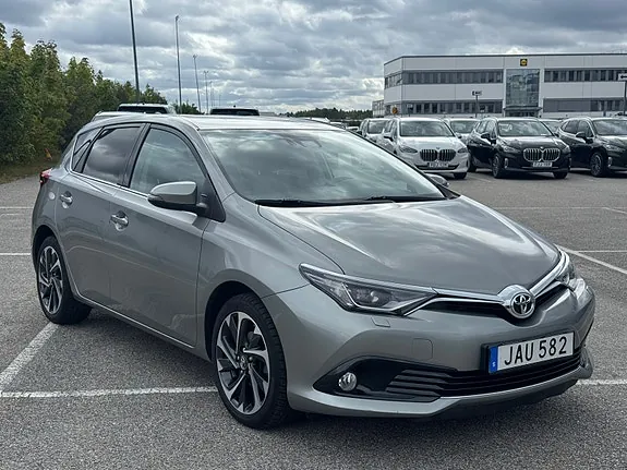 Toyota Auris 2015 photo 3
