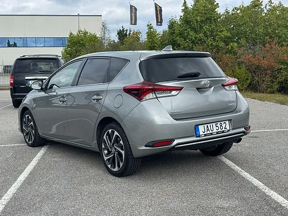 Toyota Auris 2015 photo 5