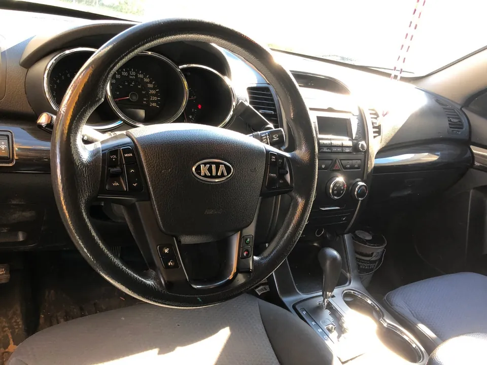 Kia Sorento 2011 photo 4