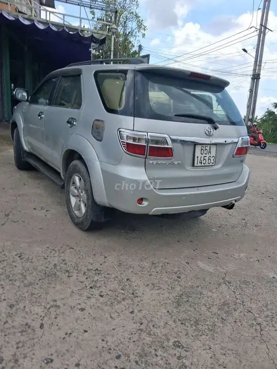 Toyota Fortuner 2009 photo 2