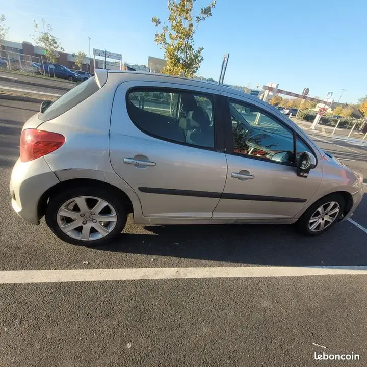 Peugeot 207 2009 photo 2