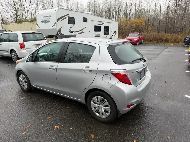 Toyota Yaris 2014 photo 2