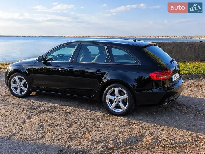 Audi A4 2012 photo 2