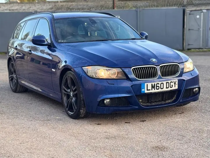 BMW 3 Series 2010 photo 2