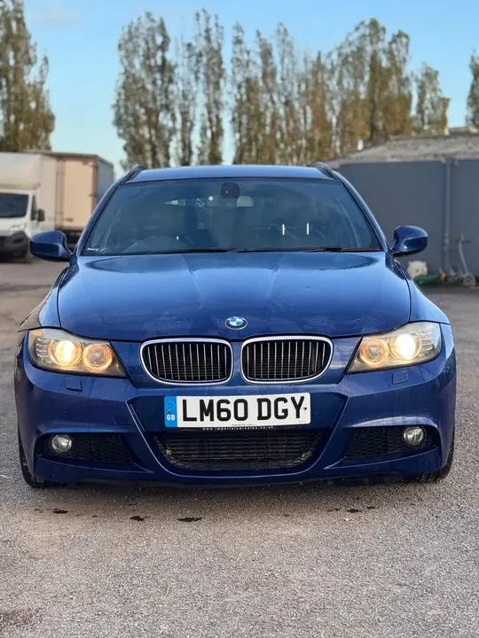 BMW 3 Series 2010 photo 3