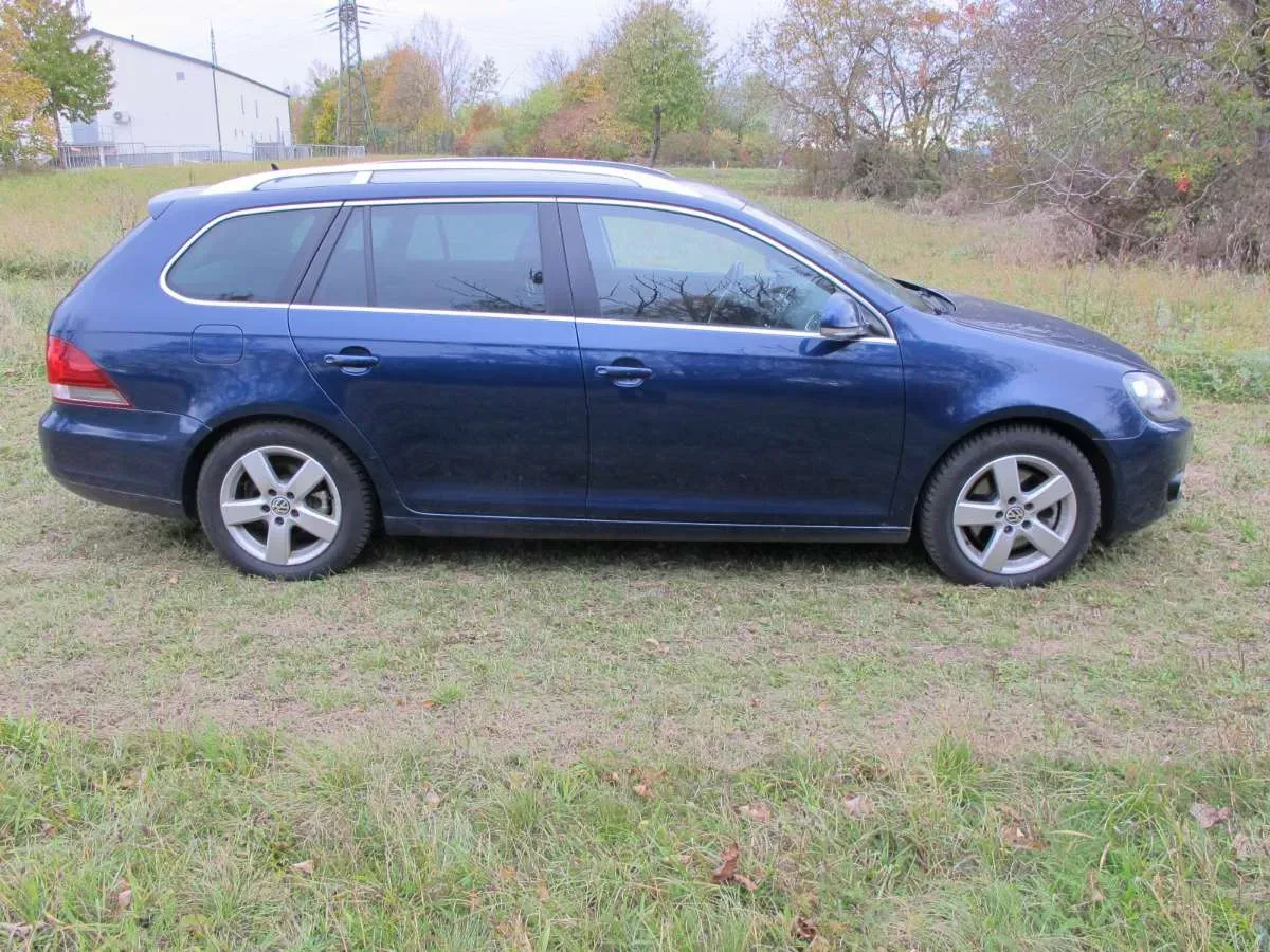Volkswagen Golf 2010 photo 2