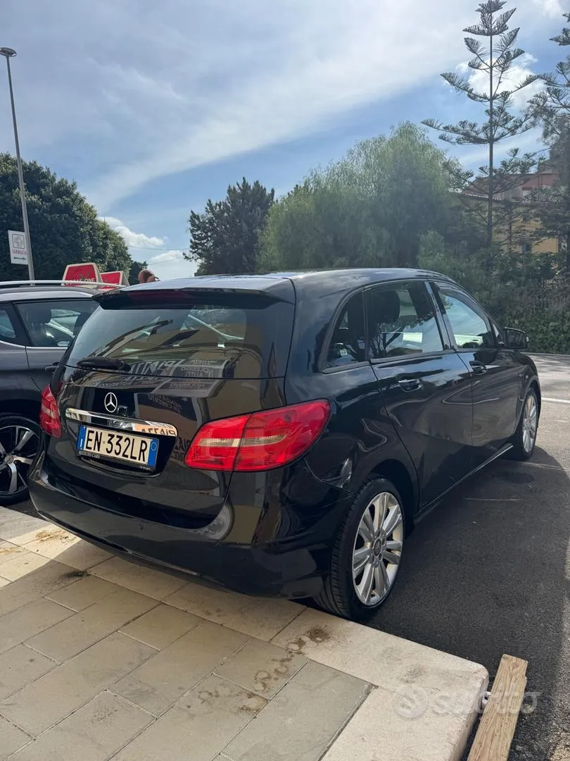 Mercedes-Benz B 180 2012 photo 4