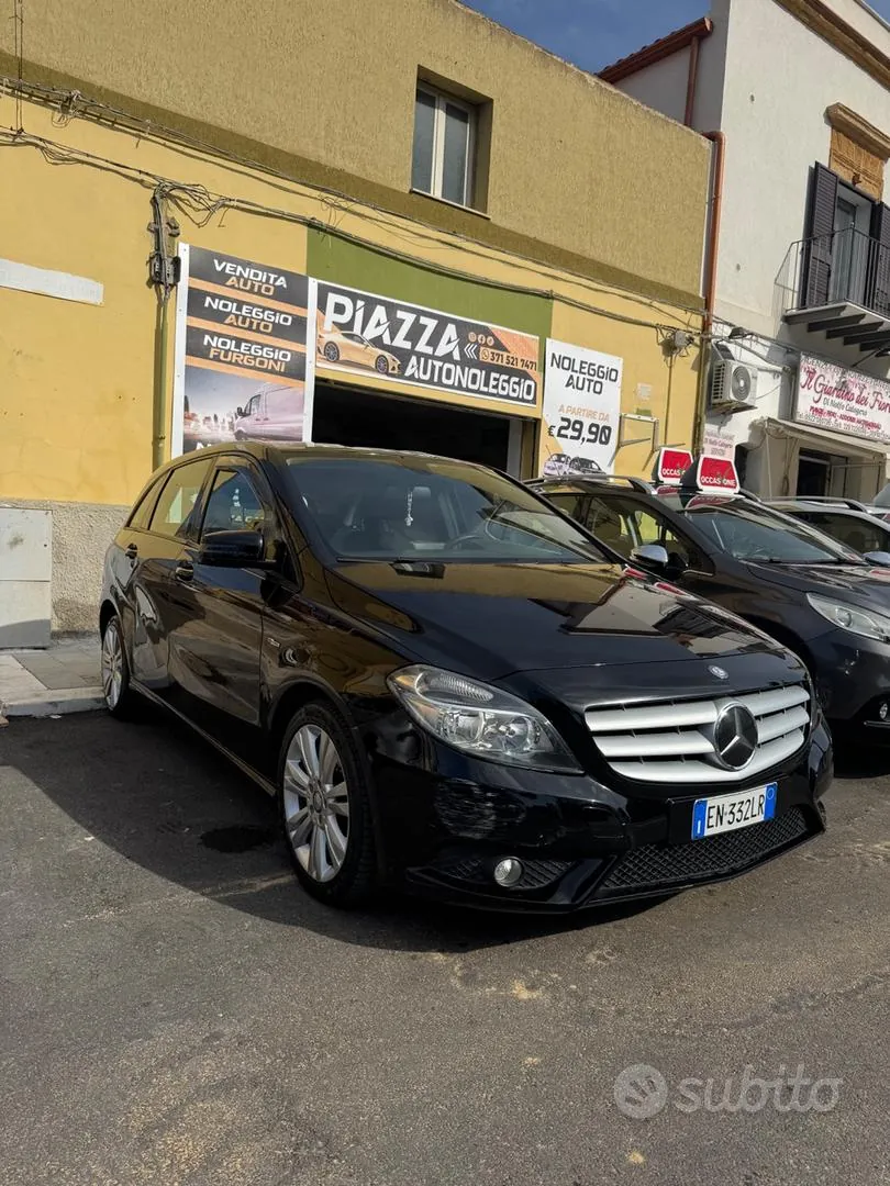 Mercedes-Benz B 180 2012 photo 2