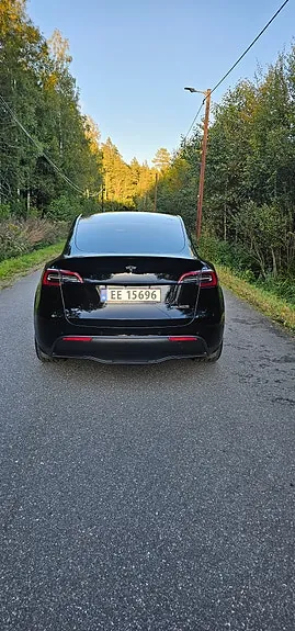 Tesla Model Y 2022 photo 2