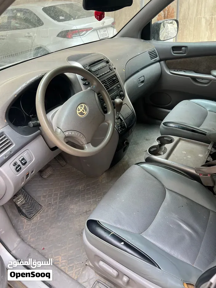 Toyota Sienta 2009 photo 4