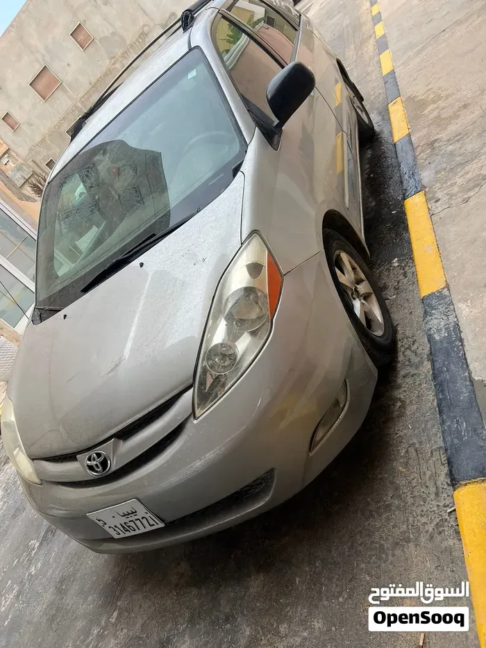 Toyota Sienta 2009 photo 3