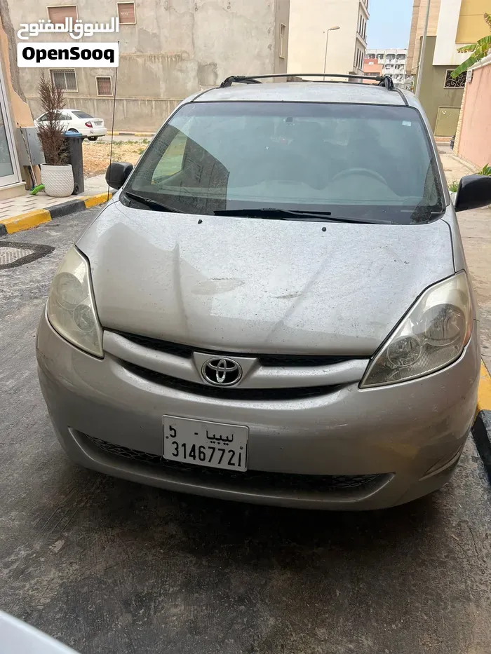 Toyota Sienta 2009 photo 2