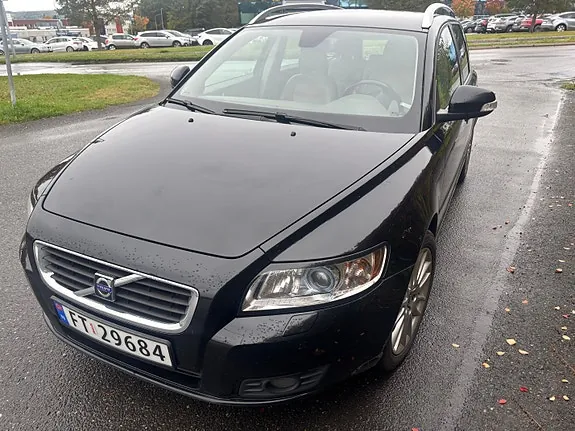 Volvo V50 2010 photo 2
