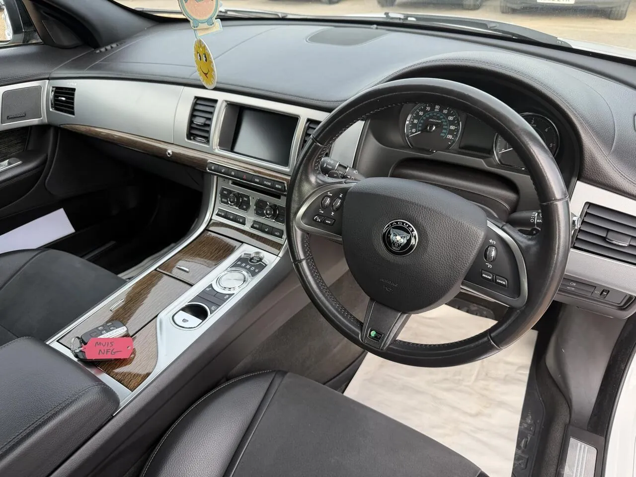 Jaguar Xf 2015 photo 2