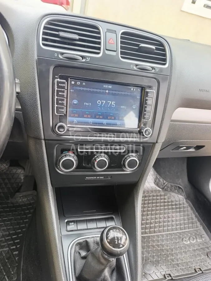 Volkswagen Golf 2010 photo 2