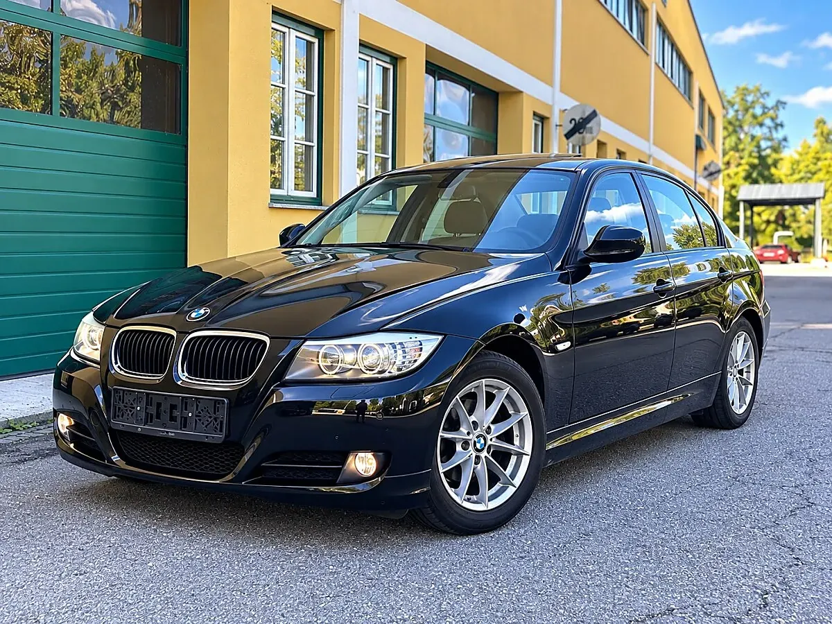 BMW 3 Series 2010 photo 2