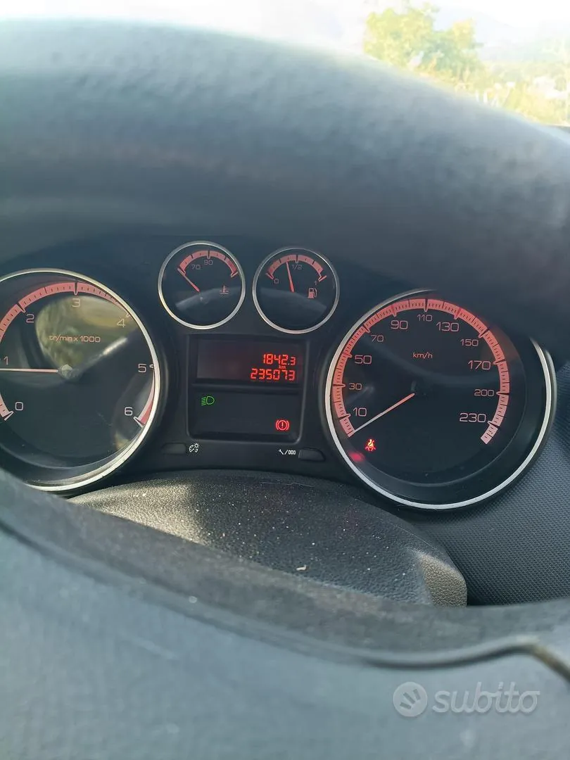 Peugeot 308 2008 photo 3