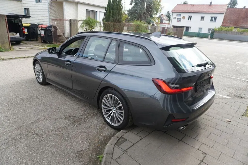 BMW 3 Series 2021 photo 3