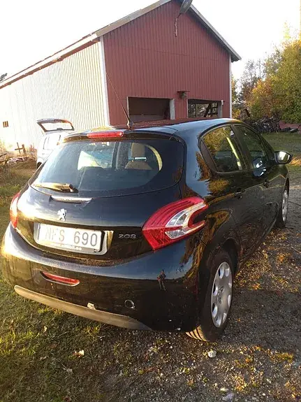 Peugeot 208 2012 photo 2