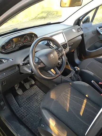 Peugeot 208 2012 photo 4