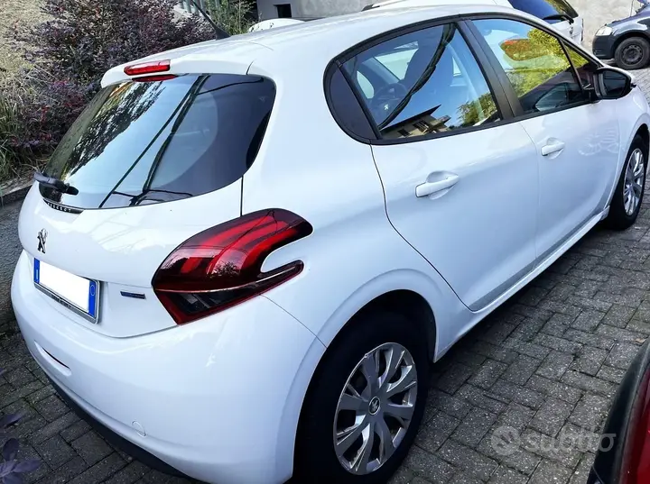Peugeot 208 2016 photo 4
