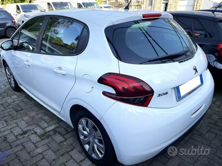 Peugeot 208 2016 photo 5