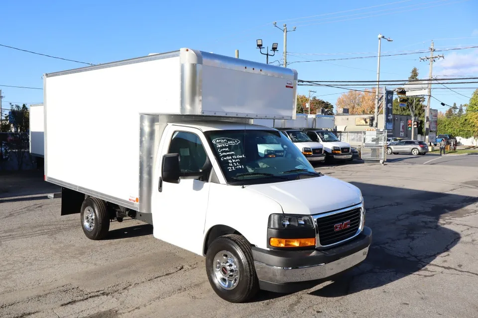 GMC Savana 2026 photo 2