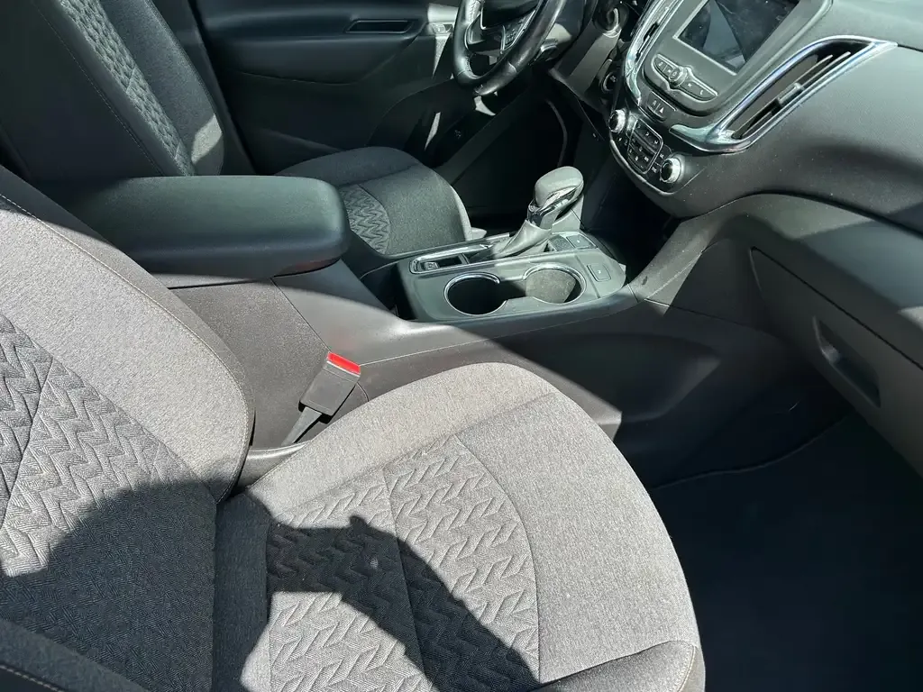 Chevrolet Equinox 2022 photo 2