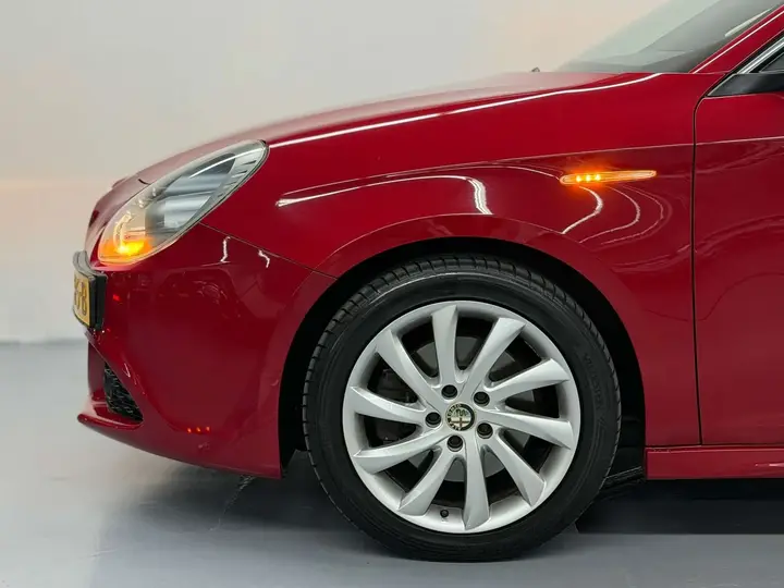 Alfa Romeo Giulietta 2012 photo 4