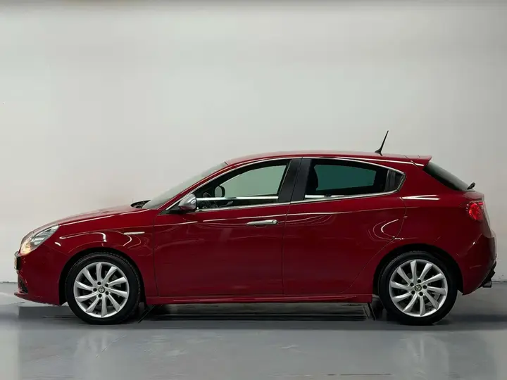 Alfa Romeo Giulietta 2012 photo 5