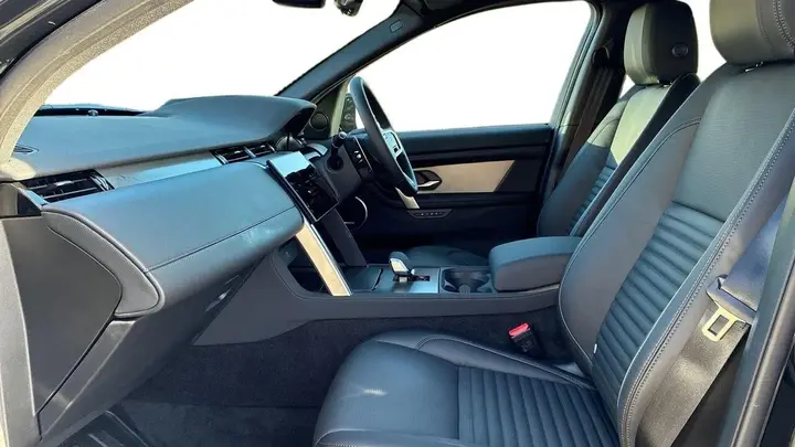 Land Rover Discovery Sport 2026 photo 3