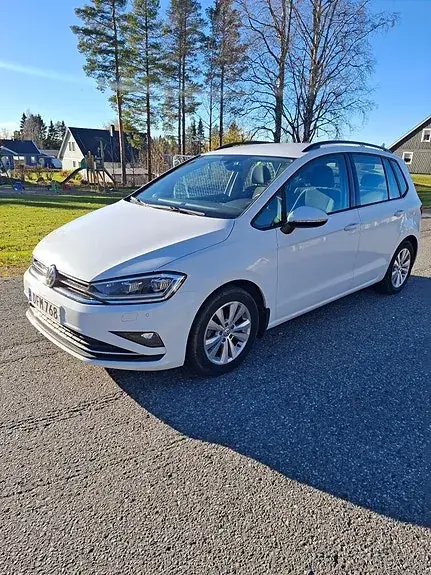 Volkswagen Golf Sportsvan 2018 photo 2