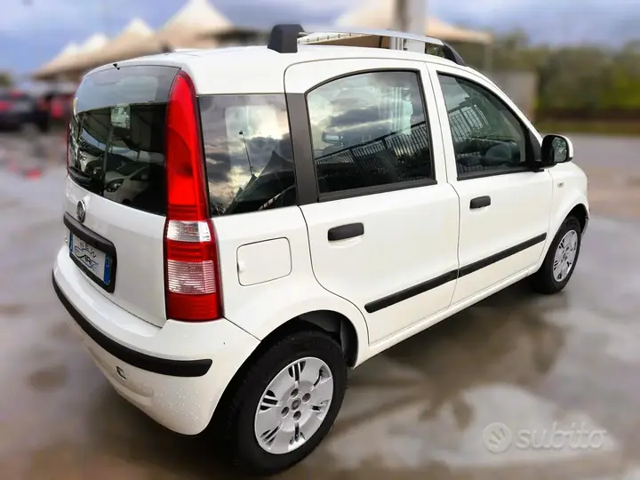 Fiat Panda 2010 photo 2