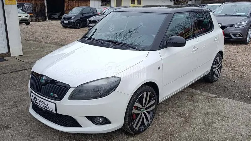 Skoda Fabia 2012 photo 2